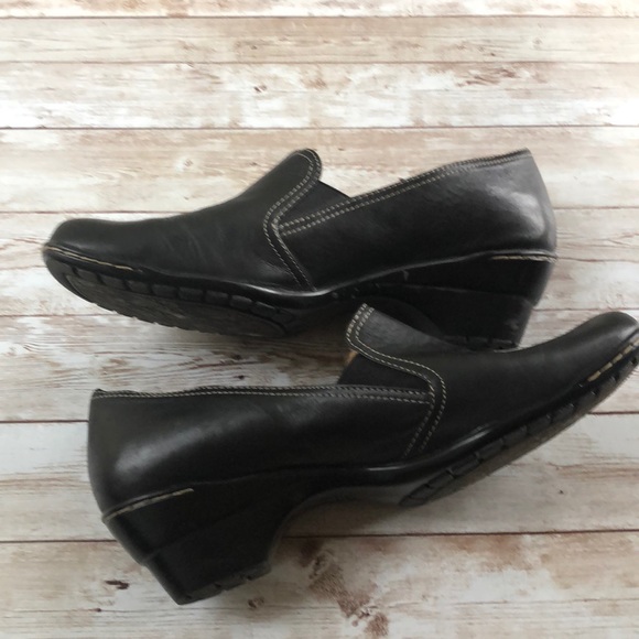 🛍 Sofft Black Leather Small Heel Loafers - Picture 4 of 8
